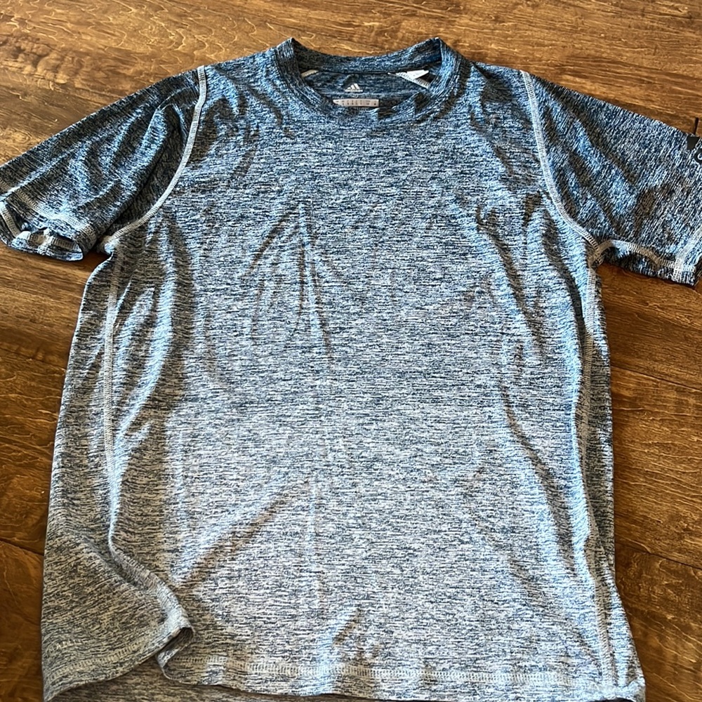 Great condition mens adidas shirt. Size small.